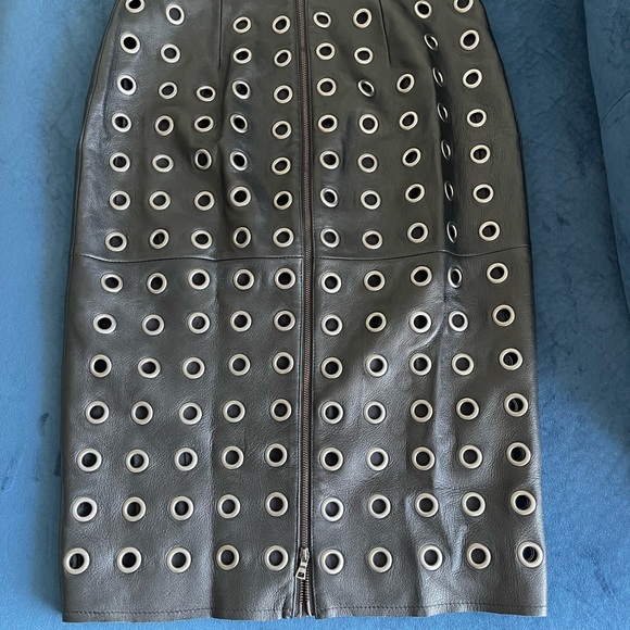 BCBGMaxAzria “Bess” Grommet Leather Skirt Size S Small 75% OFF!! - Picture 4 of 10